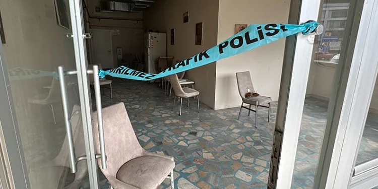 Bursa’da husumetlisini dernek lokalinde vurdu