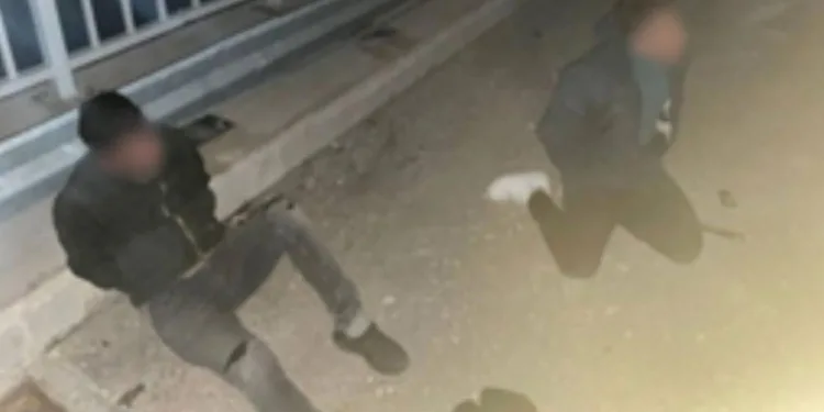 Bursa’da hırsızlar bariyer demirlerini çalarken yakalandı