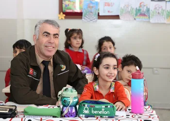 Çocuklara orman ve ağaç bilinçlendirmesi