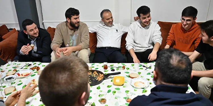 Sahurda menemen Başkan Aktaş’tan