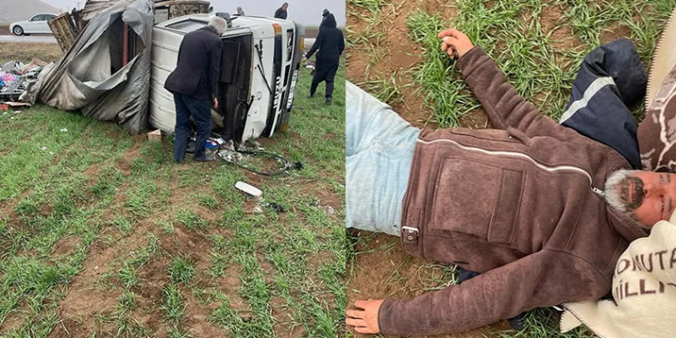 Hurda yüklü kamyonet devrildi, 2 kişi yaralandı