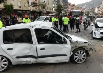 Alanya’da 2 kişinin öldüğü feci kaza kamerada