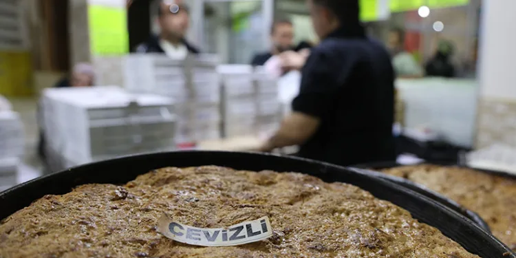 Sofralarının vazgeçilmezi tahinli pide