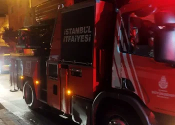 Kadıköy’de korkutan iş yeri yangını