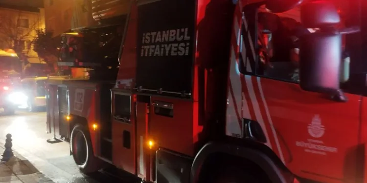 Kadıköy’de korkutan iş yeri yangını
