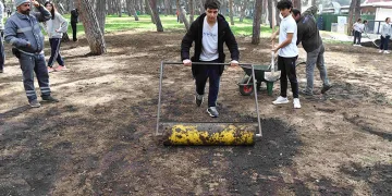 Konyaaltı’nda öğrenciler HayatPark’ı çimlendirdi