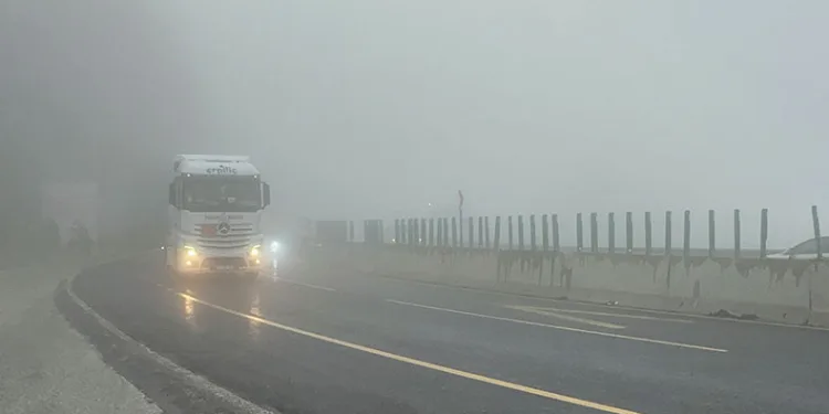 Bolu Dağı’nda sis etkili oluyor