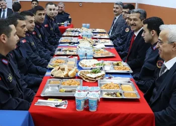 Kırklareli valisi jandarma personeli ile iftarda buluştu
