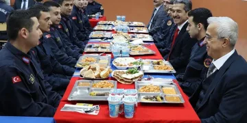 Kırklareli valisi jandarma personeli ile iftarda buluştu