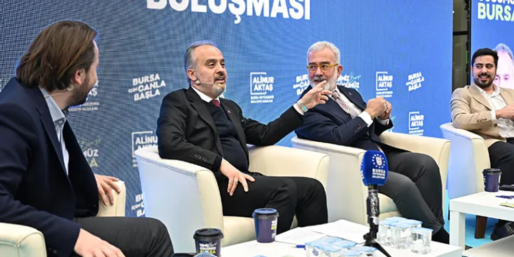 Başkan Aktaş’tan gençlerle sazlı sözlü muhabbet