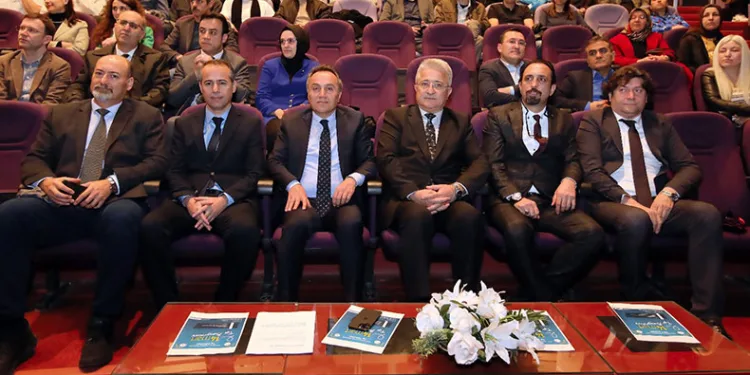 Tıp Bayramı’nda salon boş kaldı