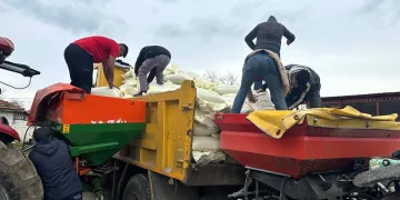 Kırklareli’nde meralar gübreleniyor