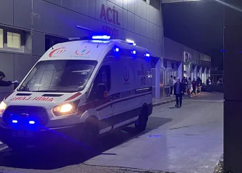 Tırın altında kalan motokurye hayatını kaybetti