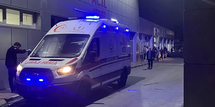 Tırın altında kalan motokurye hayatını kaybetti