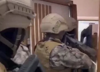 Eğlence mekanında bıçaklı kavga ve kundaklama kamerada