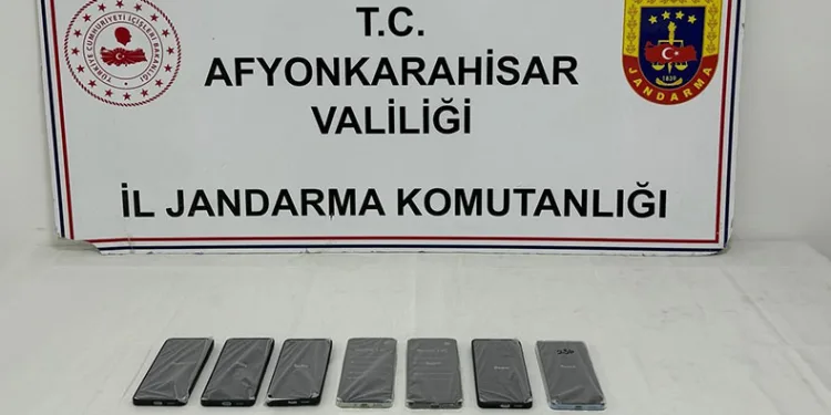 175 bin TL değerinde kaçak cep telefonu ele geçirildi