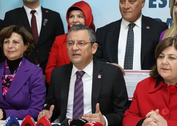 Kadınlar gününde kadın adayı Köksal’ı eleştirdi