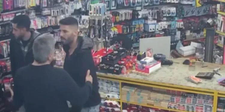 Husumetlisine kurşun yağdırdı