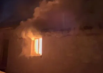 Bursa’da köy evi alevlere teslim oldu
