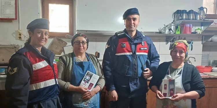 Jandarma kadınlara KADES’i anlattı