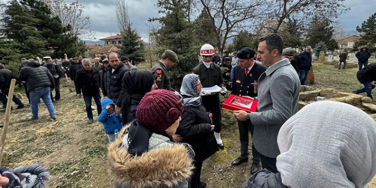 Kore gazisi resmi törenle ebediyete uğurlandı