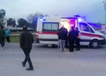 Kamyon ile motosiklet çarpıştı: 2 yaralı