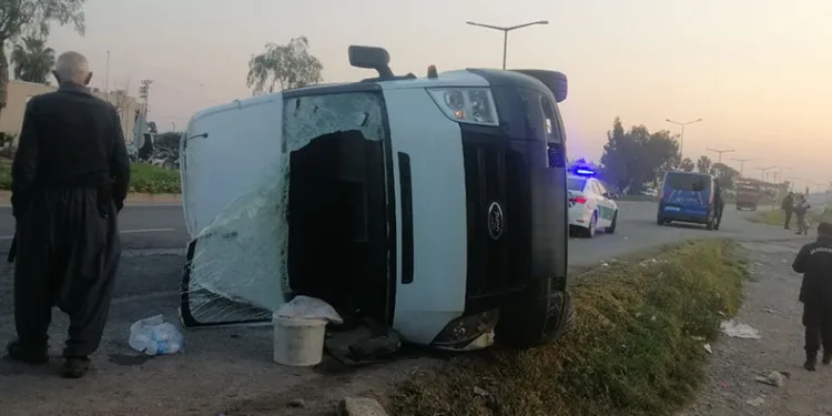 Tarım işçilerini taşıyan minibüs ile kamyonet çarpıştı