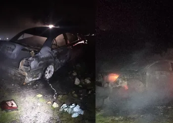 Araziye bırakılan otomobil yanarak kullanılamaz hale geldi