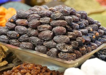 Ramazan ayının vazgeçilmezi hurma tezgahlarda