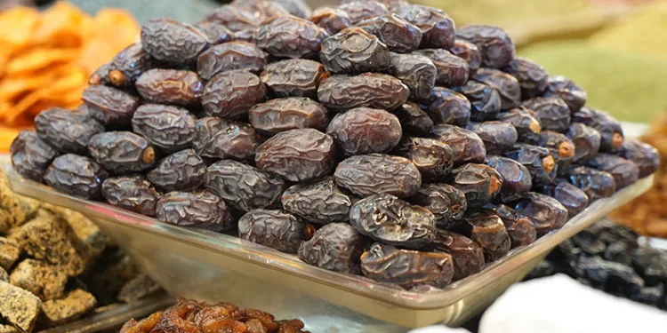 Ramazan ayının vazgeçilmezi hurma tezgahlarda