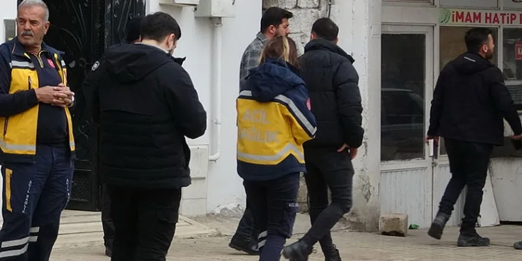Yaşlı adam asansörde ölü bulundu