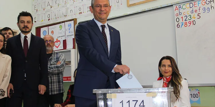 CHP lideri Özel’in sandığından CHP adayı çıktı