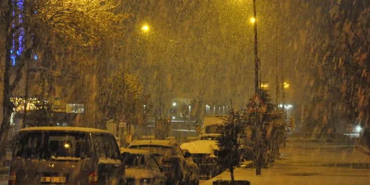Kars’ta yoğun kar yağışı