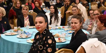 Tütüncü, emekçi kadınlar buluşmasında