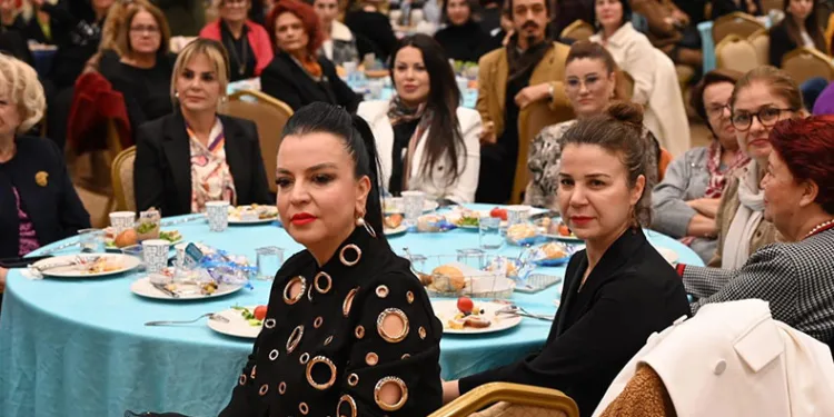 Tütüncü, emekçi kadınlar buluşmasında