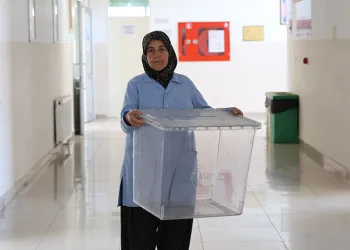 Okullarda sandıklar kuruldu