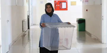 Okullarda sandıklar kuruldu