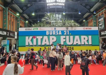 Kitap fuarı ziyaretçi akınına uğradı