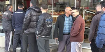 Kütahya’da Ramazan pidesi kuyruğu geleneği