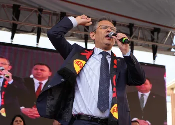 İYİ Parti adayını hedef aldı