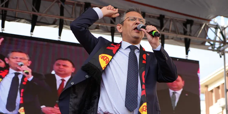 İYİ Parti adayını hedef aldı