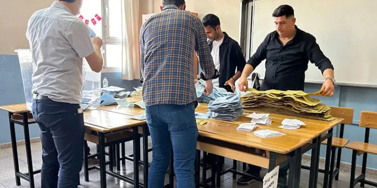 Cemil Tugay oy kullandığı sandıktan 1’inci çıktı