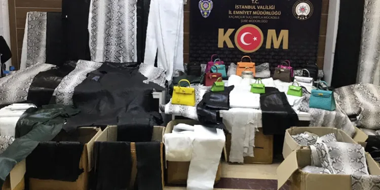 Zeytinburnu’nda deri imalathanesine baskın