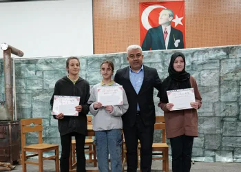 Hisarcık’ta dereceye giren öğrenciler ödüllendirildi