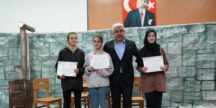 Hisarcık’ta dereceye giren öğrenciler ödüllendirildi
