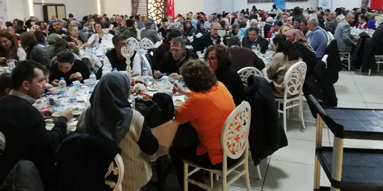 Bilecikliler iftar yemeğinde bir araya geldi