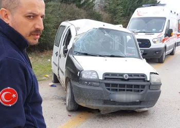 Hafif ticari araç takla attı, sürücü ağır yaralandı