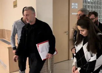 Yeni doğan bebeğini camdan atan anne tutuklandı