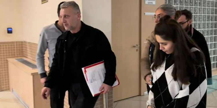 Yeni doğan bebeğini camdan atan anne tutuklandı