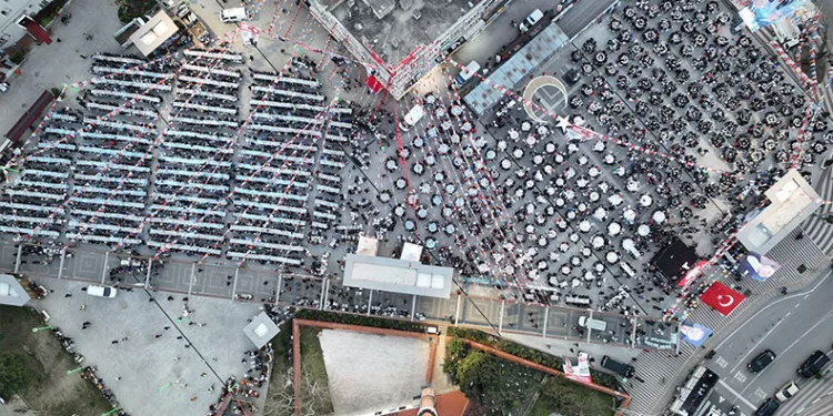 Kestel Belediyesi’nden 9 bin kişilik sokak iftarı